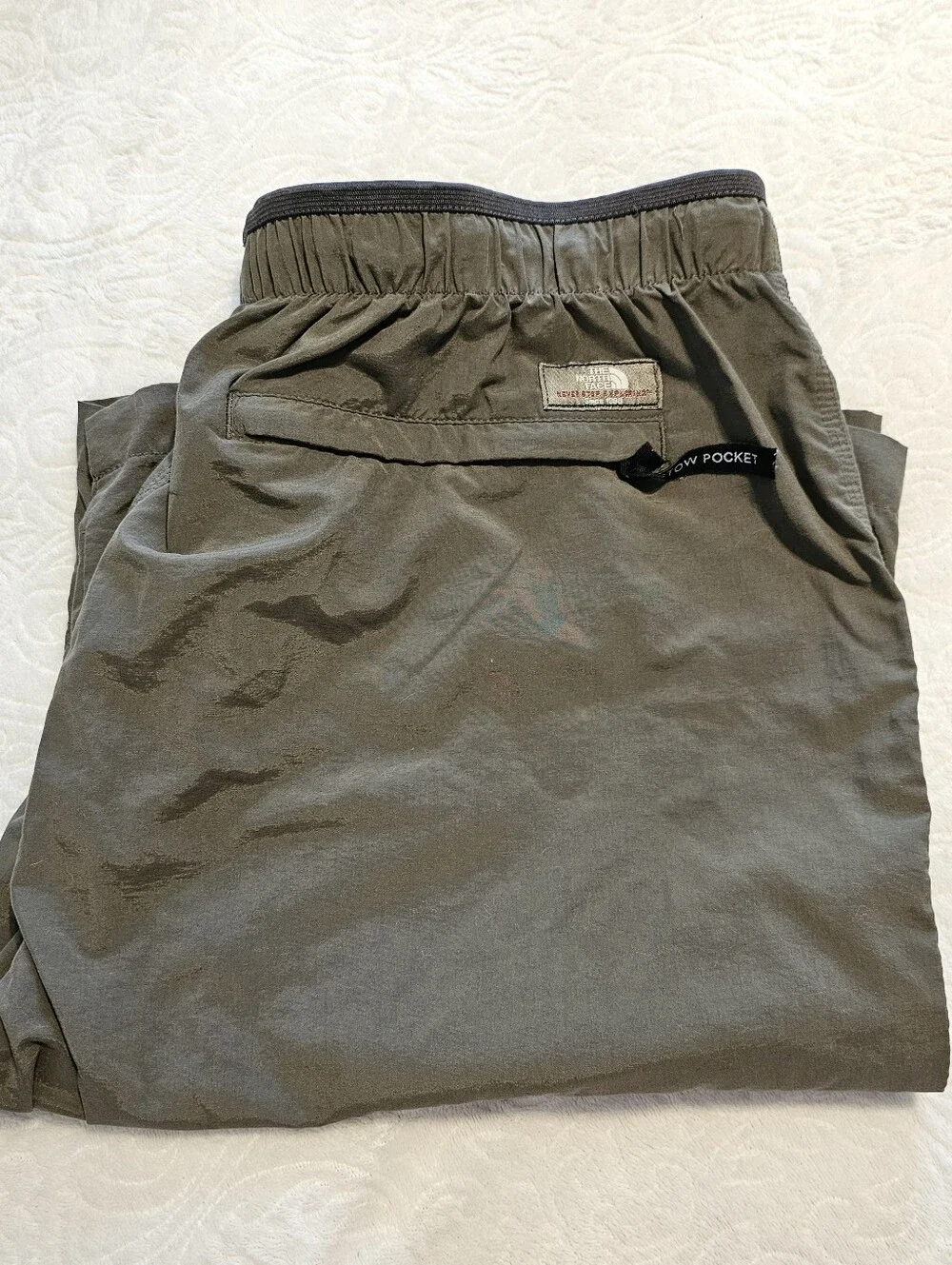 The North Face Men’s Large Hiking Shorts Olive Green Nylon Stow Pocket Packable